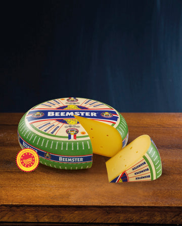 Cașcaval Beemster Young olandez, proaspăt și cremos, disponibil la Istorii cu Cașcaval Moldova